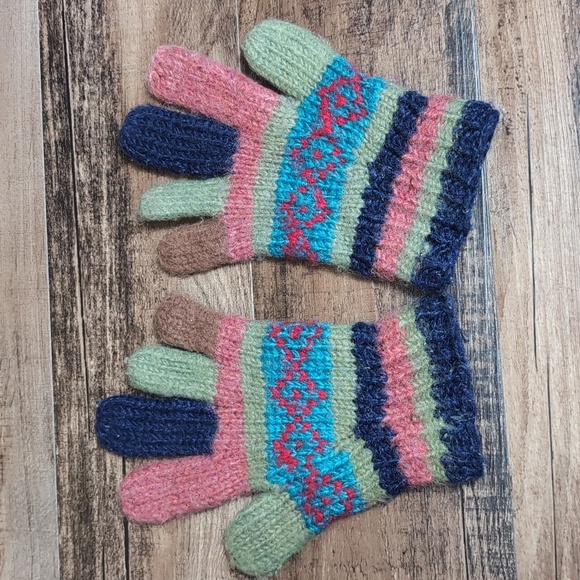 Wool Gloves Handmade in Nepal - Picture 1 of 9